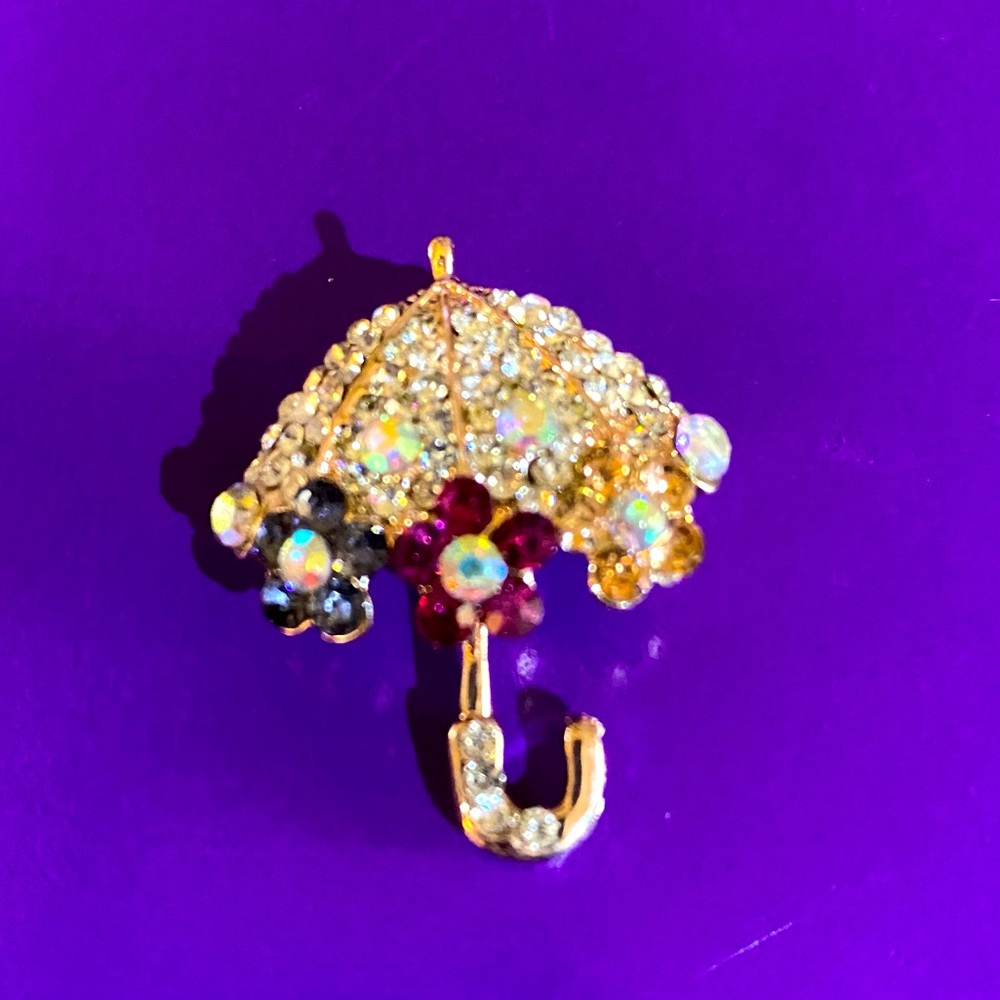 Umbrella brooch/pin with rose tones and 3 flowers with colorful rhinestones